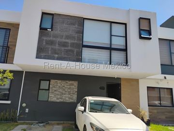 Casa amueblada de 3 recamaras en renta en Zakia, Querétaro