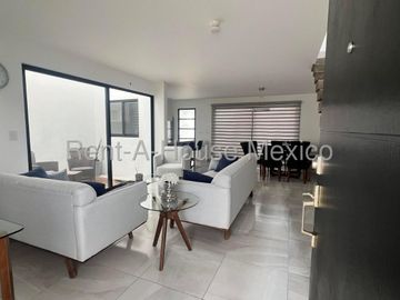 Casa amueblada de 3 recamaras en renta en Zakia, Querétaro