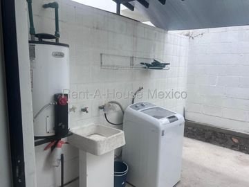 Casa amueblada de 3 recamaras en renta en Zakia, Querétaro