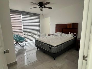 Casa amueblada de 3 recamaras en renta en Zakia, Querétaro