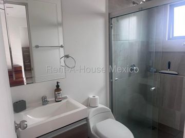Casa amueblada de 3 recamaras en renta en Zakia, Querétaro