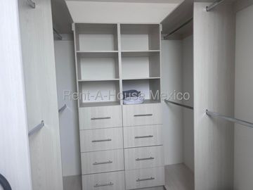Casa amueblada de 3 recamaras en renta en Zakia, Querétaro