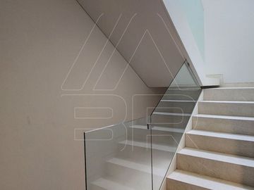 CASA PREVENTA EN FRENTE DEL PARQUE METROPOLITANO