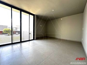 CASA PREVENTA EN FRENTE DEL PARQUE METROPOLITANO