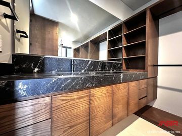 CASA PREVENTA EN FRENTE DEL PARQUE METROPOLITANO