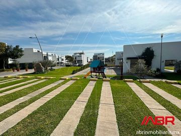 CASA PREVENTA EN FRENTE DEL PARQUE METROPOLITANO