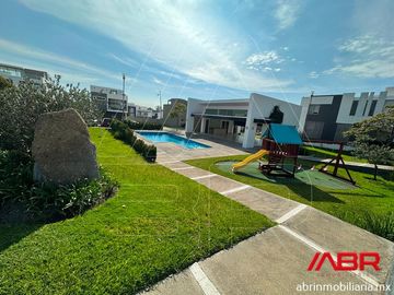 CASA PREVENTA EN FRENTE DEL PARQUE METROPOLITANO
