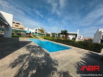 CASA PREVENTA EN FRENTE DEL PARQUE METROPOLITANO