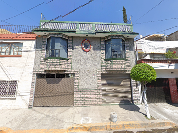 VENTA DE HERMOSA CASA EN CHALMA LA BARRANCA TLALNEPANTLA ESTADO DE MEXICO