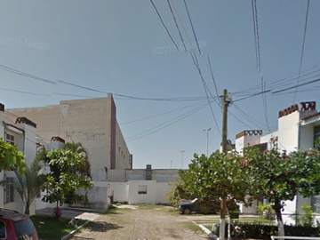 CASA EN PUERTO VALLARTA, SUPER AMPLIA, ACABADOS DE LUJO, CUENTA CON TODOS LOS SERVICIOS Y AMENIDADES.