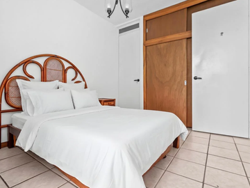 CASA EN PUERTO VALLARTA, SUPER AMPLIA, ACABADOS DE LUJO, CUENTA CON TODOS LOS SERVICIOS Y AMENIDADES.