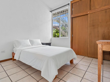 CASA EN PUERTO VALLARTA, SUPER AMPLIA, ACABADOS DE LUJO, CUENTA CON TODOS LOS SERVICIOS Y AMENIDADES.