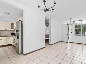 CASA EN PUERTO VALLARTA, SUPER AMPLIA, ACABADOS DE LUJO, CUENTA CON TODOS LOS SERVICIOS Y AMENIDADES.