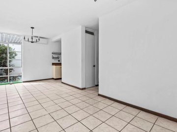 CASA EN PUERTO VALLARTA, SUPER AMPLIA, ACABADOS DE LUJO, CUENTA CON TODOS LOS SERVICIOS Y AMENIDADES.