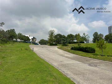 Terreno en Venta Lomas Acueducto - Av. Juan Palomar y Arias y Av. Universidad.