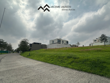 Terreno en Venta Lomas Acueducto - Av. Juan Palomar y Arias y Av. Universidad.