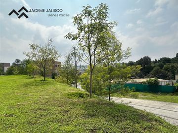 Terreno en Venta Lomas Acueducto - Av. Juan Palomar y Arias y Av. Universidad.