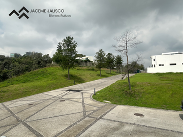 Terreno en Venta Lomas Acueducto - Av. Juan Palomar y Arias y Av. Universidad.