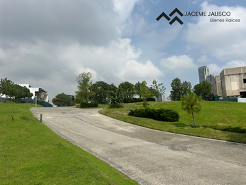 Terreno en Venta Lomas Acueducto - Av. Juan Palomar y Arias y Av. Universidad.