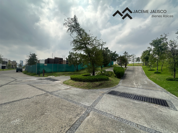 Terreno en Venta Lomas Acueducto - Av. Juan Palomar y Arias y Av. Universidad.