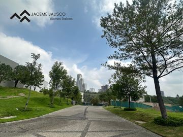 Terreno en Venta Lomas Acueducto - Av. Juan Palomar y Arias y Av. Universidad.