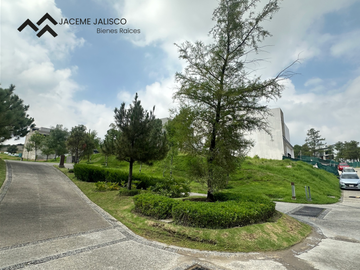 Terreno en Venta Lomas Acueducto - Av. Juan Palomar y Arias y Av. Universidad.