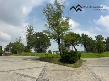 Terreno en Venta Lomas Acueducto - Av. Juan Palomar y Arias y Av. Universidad.