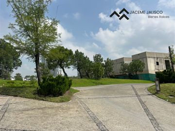 Terreno en Venta Lomas Acueducto - Av. Juan Palomar y Arias y Av. Universidad.