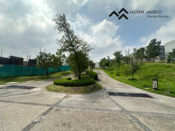 Terreno en Venta Lomas Acueducto - Av. Juan Palomar y Arias y Av. Universidad.