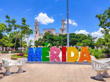Casa con alberca privada, doble altura, casa club, Yucatán Country Club, en venta