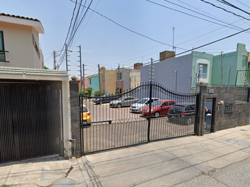 HERMOSA CASA EN GUADALAJARA, JALISCO DE RECUPERACIÓN BANCARIA