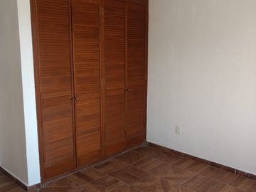 CASA EN RENTA AMPLIA EN FRACC TEJEDA