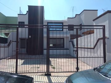 CASA EN RENTA AMPLIA EN FRACC TEJEDA