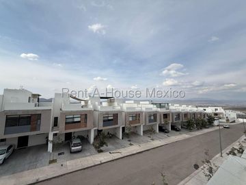 Casa de tres recamaras en renta en Zibatá, Querétaro