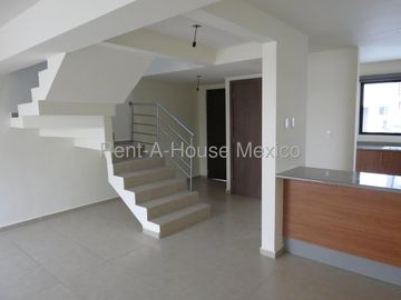 Renta| Casa en Esquina con 3 recamaras y Amenidades |El Refugio