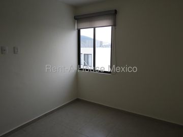 Renta| Casa en Esquina con 3 recamaras y Amenidades |El Refugio