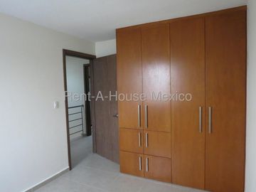 Renta| Casa en Esquina con 3 recamaras y Amenidades |El Refugio