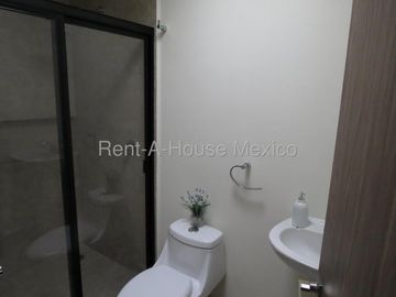 Renta| Casa en Esquina con 3 recamaras y Amenidades |El Refugio
