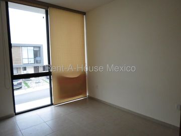 Renta| Casa en Esquina con 3 recamaras y Amenidades |El Refugio