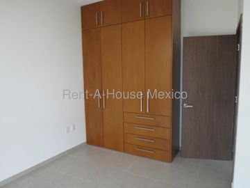 Renta| Casa en Esquina con 3 recamaras y Amenidades |El Refugio