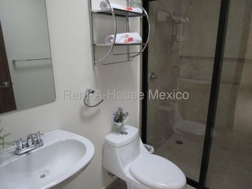 Renta| Casa en Esquina con 3 recamaras y Amenidades |El Refugio