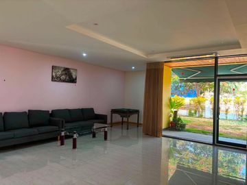 FOR LEASE – LUXURIOUS 5-BEDROOM HOUSE