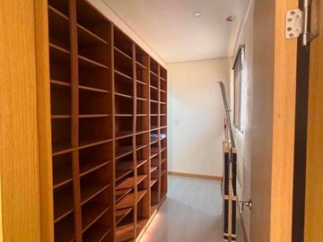 FOR LEASE – LUXURIOUS 5-BEDROOM HOUSE
