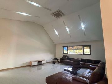 FOR LEASE – LUXURIOUS 5-BEDROOM HOUSE