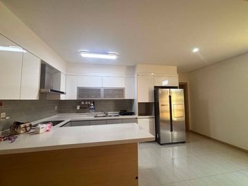 FOR LEASE – LUXURIOUS 5-BEDROOM HOUSE