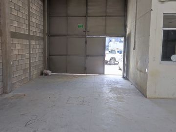 RENTO BODEGA EXCELENTE UBICACION 1000 M2 BLVD LA LUZ SAN PEDRO DE LOS HERNANDEZ