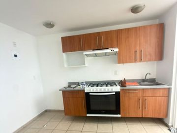 Casa en RENTA en Fracc . Puerta Navarra, Qro. | 3 niveles, 3 recámaras y excelente ubicación en esquina