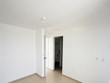 Casa en RENTA en Fracc . Puerta Navarra, Qro. | 3 niveles, 3 recámaras y excelente ubicación en esquina