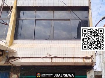 Dijual atau Disewakan! Ruko Hook Interkota Cengkareng Jakarta Barat - Lokasi strategis, 3.5 Lantai