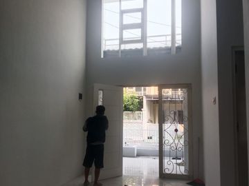 DIJUAL MURAH  RUMAH BARU SIAP HUNI Greenlake Wonorejo Kecamatan Rungkut, Surabaya Timur Dekat Kampus UPN. Tol Tambak Sumur, Bandara Juanda